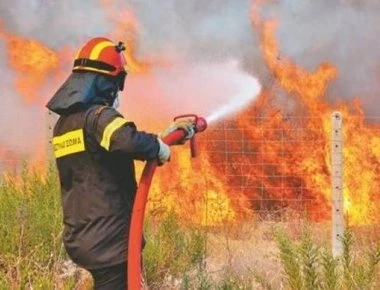 ΕΚΤΑΚΤΟ: Μεγάλη πυρκαγιά στην Λαυρεωτική